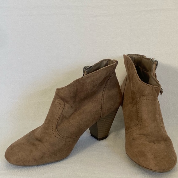 Madden Girl Tan Ankle Booties with Side Zipper - Picture 6 of 6